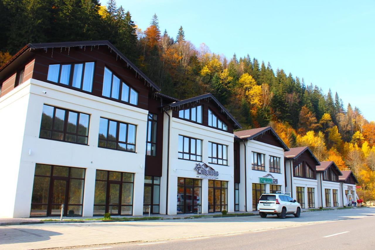 Edelberg Apartments Tatariv Buitenkant foto